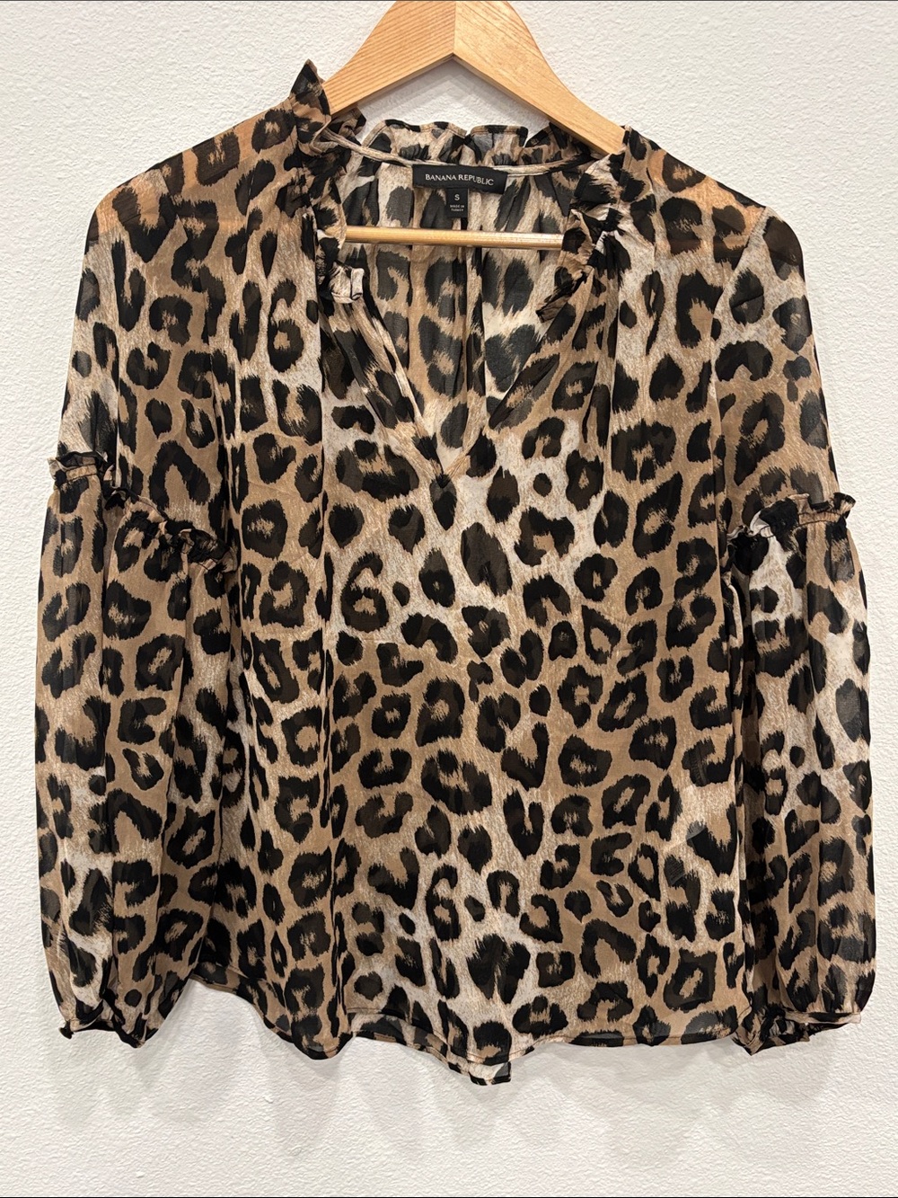 Banana Republic Women Leopard Print V-Neck Blouse in Brown and Black Size S